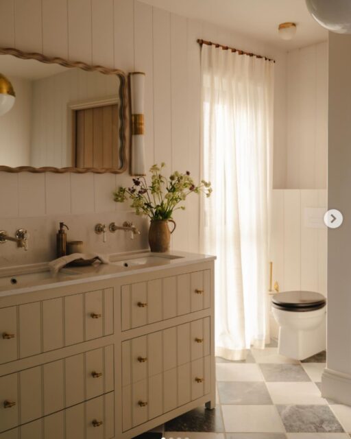 Completely inspired by the warmth, texture, and thoughtful details in this home.

Design: @houseninedesign 
Photography: @joeykendalbrown

#interiordesignmarketing #luxuryinteriors #designinspiration #marketingfordesigners #interiordesignsocialmedia