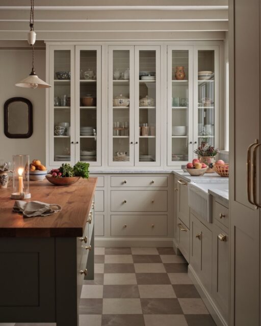 My saved folder is full of spaces that feel layered, lived-in, and full of personality, and this kitchen checks every box.

Design: @housesevendesign
Photo: @josephgbradshaw

#interiorinspiration #kitcheninspiration #collectedinteriors #designinspiration #kitchendesign