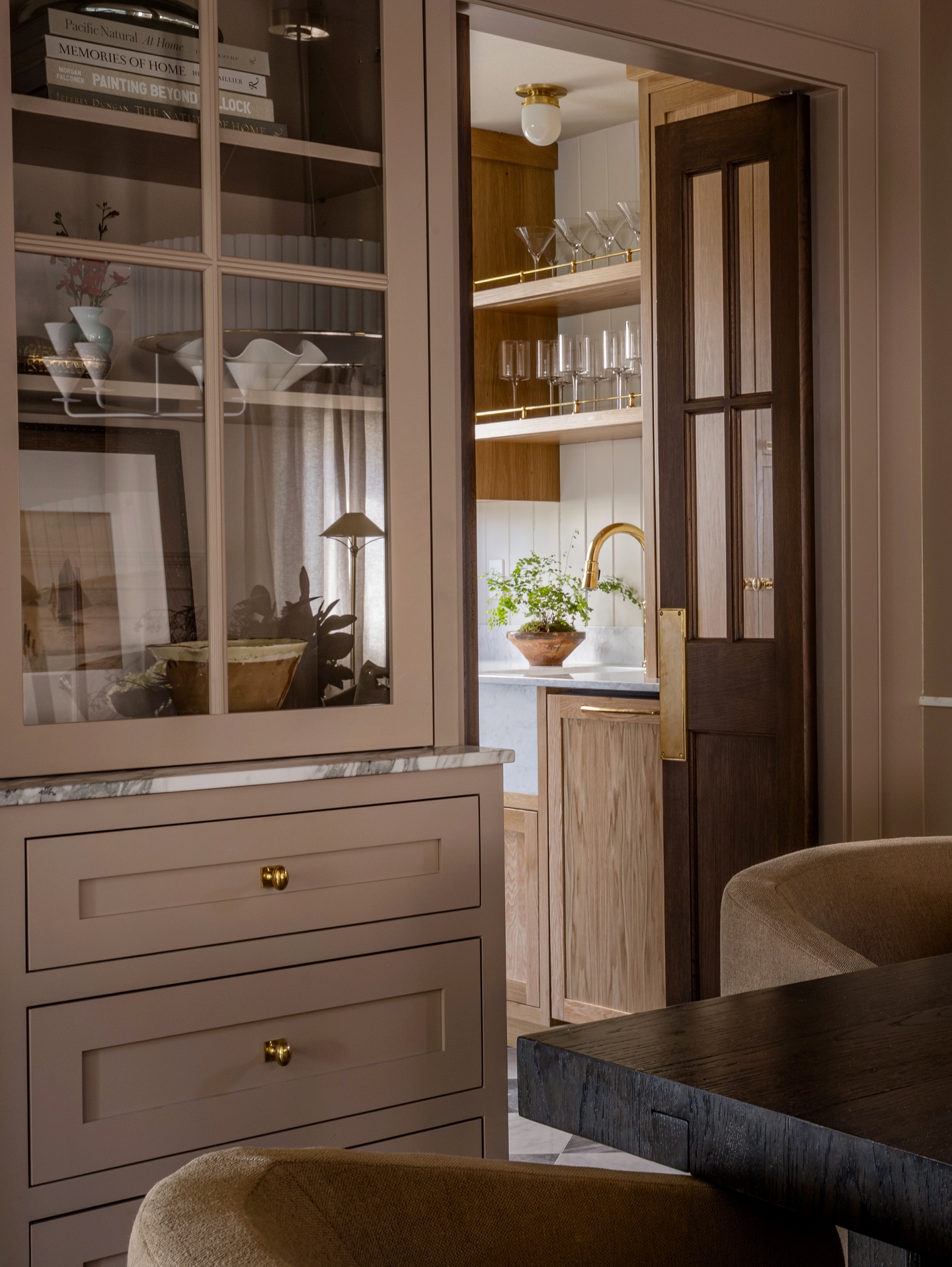 Forever saving this dreamy butler’s pantry. 🤍

Designer: @jessicanelsondesign

#butlerspantry #interiordesigninspiration #kitchendesign #timelessinteriors #dreamhome